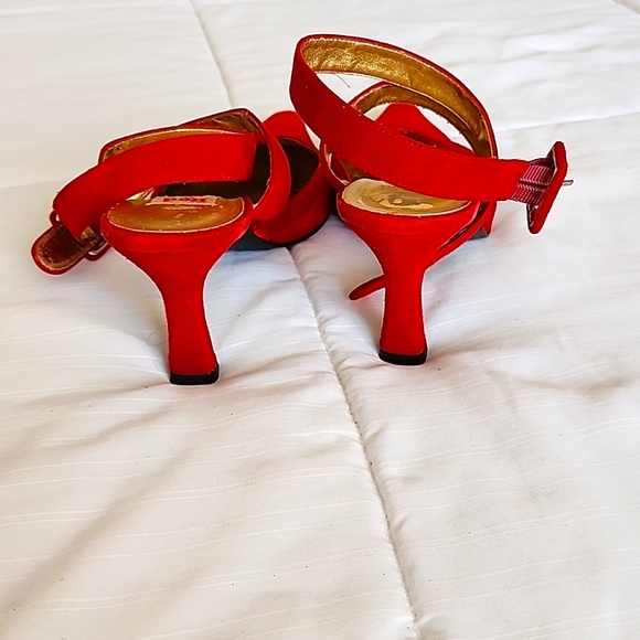Red Suede Strappy 👠 Heels - Picture 3 of 6